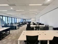 保利国际广场 实拍照片 130工位正对电梯 精装随时看房3元