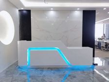 正对电梯丨大气前台丨精装带家具丨双面采光丨户型方正丨现房可看