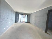 滨江悦府K1区 中间楼层采光好 满二 双卫 房龄新 临地铁