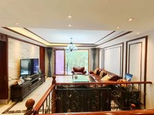 商品住宅 有电梯 双卫 朝南 居住密度低 房龄新