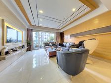 华府金沙 此房朝南对中庭,客厅带阳台,装修保养不错,视野开阔