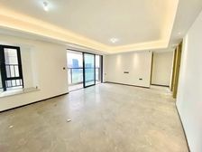 实拍!美的世茂滨江壹号 业主急126万买精装大四房 税费低