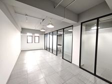 特价办公室 一口价3200包物业费不还价 实景实拍 招商直租