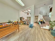 溢盈湖畔别墅 4室2厅 203.6平