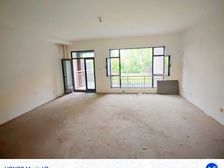 鸿昇大城小院 市区内别墅 实用面积500多平 独立车位 大院