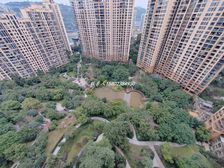 观音桥商圈 轻轨站 板式大平层 朝南 看中庭看江 性价比高