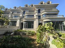 新出)庄园一期别墅 证在手 中间户 南北院子 价好谈