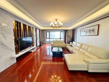 绿地悦城D区 4室2厅2卫 精装修 295万元