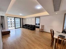 店长力推,绿地洋房,四房两厅三卫,中高景观好楼层,有钥匙!