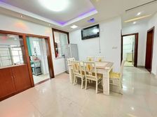 火爆来袭!新出笋盘!精装带家具!舒适楼层视野好!看房方便