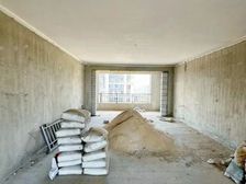 绿地悦城A区 小区中间位置高楼层大5房低价急售