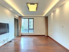 07年房龄,正看小区花园景观,采光好,房型正