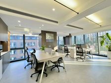 中坝地铁口!双面采光!带接待茶桌!4隔间12工位!成熟商圈