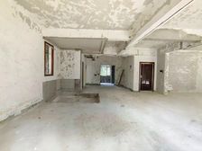 临近地铁口成熟社区一楼带三面大花园 毛坯3房安静采光通风好