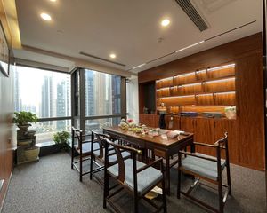 百万豪装超甲出售 正对电梯口可自用 有产权税费低 看房方便