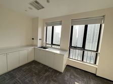 东三环进地铁东南向丨采光棒精装带家具丨正对电梯有上下水可看房