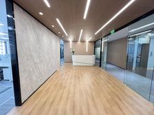 国贸东三环5A办公楼丨近地铁正对电梯超大前台丨全新装修带家具