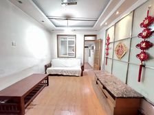 地铁口。一楼送25平院子,双气,大院好停车