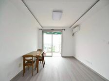 淞虹路地铁口一百米,05年小区,电梯高层三开间朝南,精装修