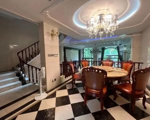 清华居精致装修别墅 带花园两个车位 位置安静