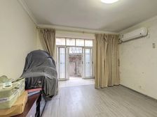 95年一梯一户,3室1厅,自带35平天井大花园