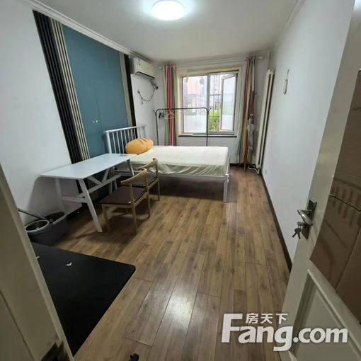 九棵树景欣园小区合租1层大卧室南向精装修全齐看房随时