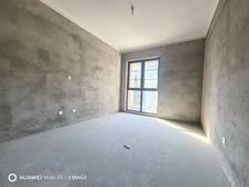 东方鸿璟租售中心 洋房四楼带中间套大阁楼 毛坯空关诚售