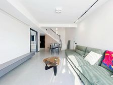 新上好房丶紧邻万象城丶简约风装修丶随实看房丶来电咨询