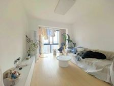 电梯两房带阳台户型方正