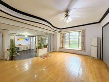 隆福花园一楼送花园的大平层出售