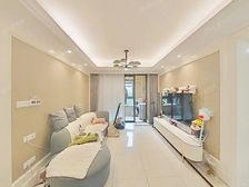漕盈路地铁口 次新房小区 三开间朝南户型 精装修 满五税少