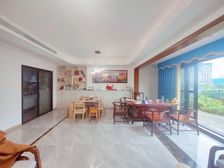 带超过100平超大露台!!户型端正南北通透!!来电就送车位!