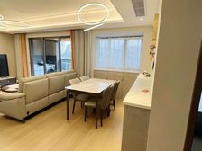 次新房 全玻璃幕墙 朝南 横厅精装带地暖,带车位 近公园