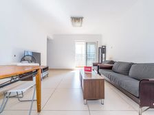 大花园社区,容积率低,户型方正看周边配套齐全,离商业和地铁很