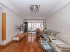 车位充足 中间楼层 双卫格局 电梯房 交通便捷 商品住宅