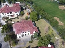 业主诚意出售,满五年花园占地2亩,临高尔夫球场