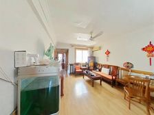 带露台两房,有喜欢露台的可以联系我看下这边,诚意出售预约我