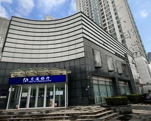 北京三里屯 使馆区 银行承租 十年租约 把角旺铺 有燃气车位