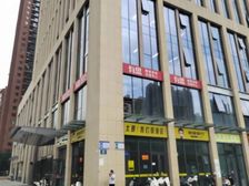 临大街单一层拐角铺 15展示面双门头