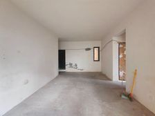 新上!一街之隔光环商圈正两房出门就是轻轨!