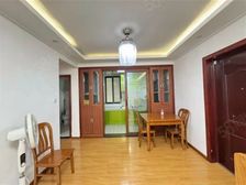 新上房源:房东诚意出售小区C位价位好谈,楼层位置好带固定车位