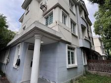 老业主回台湾。价格很诚心。200平花园。格局好。中心位置双拼