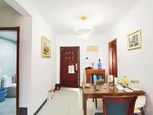 明湖澜庭一区次顶层,采光观景好,双卧客厅朝南,南向面