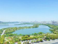 水岸清华瀚宫 一线湖景大平层 楼W位置 可拎包入住 横向客厅