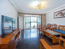 精装修,小区中心位置,得房率高,主卧朝南