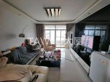 地铁口,大两房,装修保养好,家具全送,高楼层采光好