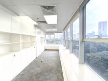 体育西3地铁 1100方 管理费15 使用率75 24H空调