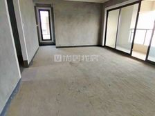 保利中央云璟观兰府 有个露台