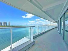 三亚湾天成中央海岸 俯瞰凤凰岛 楼下就是海和商业,价格合适