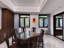 精装修别墅,边户大花园,实用空间大